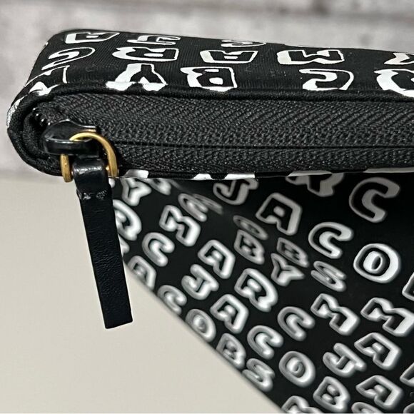 𝅺marc by Marc Jacobs Monogram Laptop Case - Picture 7 of 11